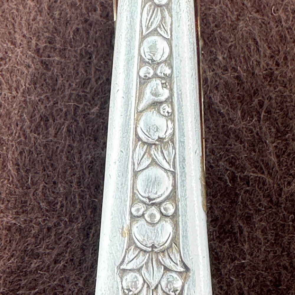 Elegant Silver Floral Hair Clip - Picture 3 of 4